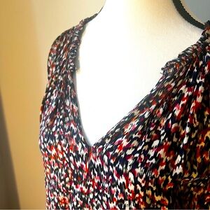 Premise | Top | XL | multicolor, vneck with small ruffle at neck